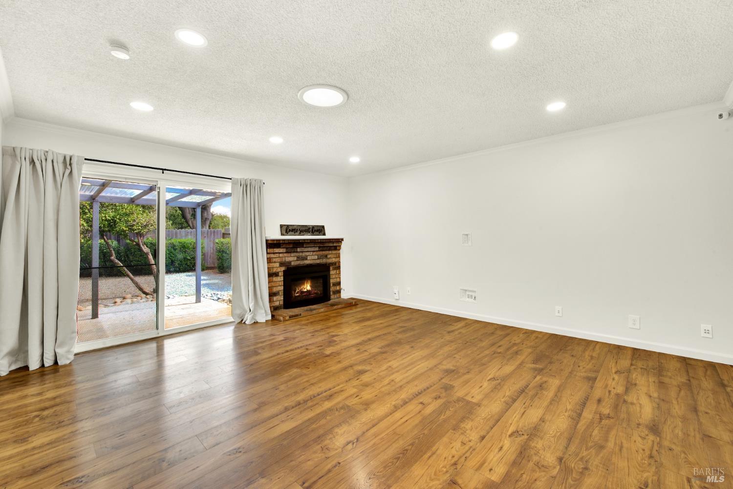 Detail Gallery Image 13 of 41 For 1121 Creekside Dr, Vacaville,  CA 95687 - 3 Beds | 2 Baths