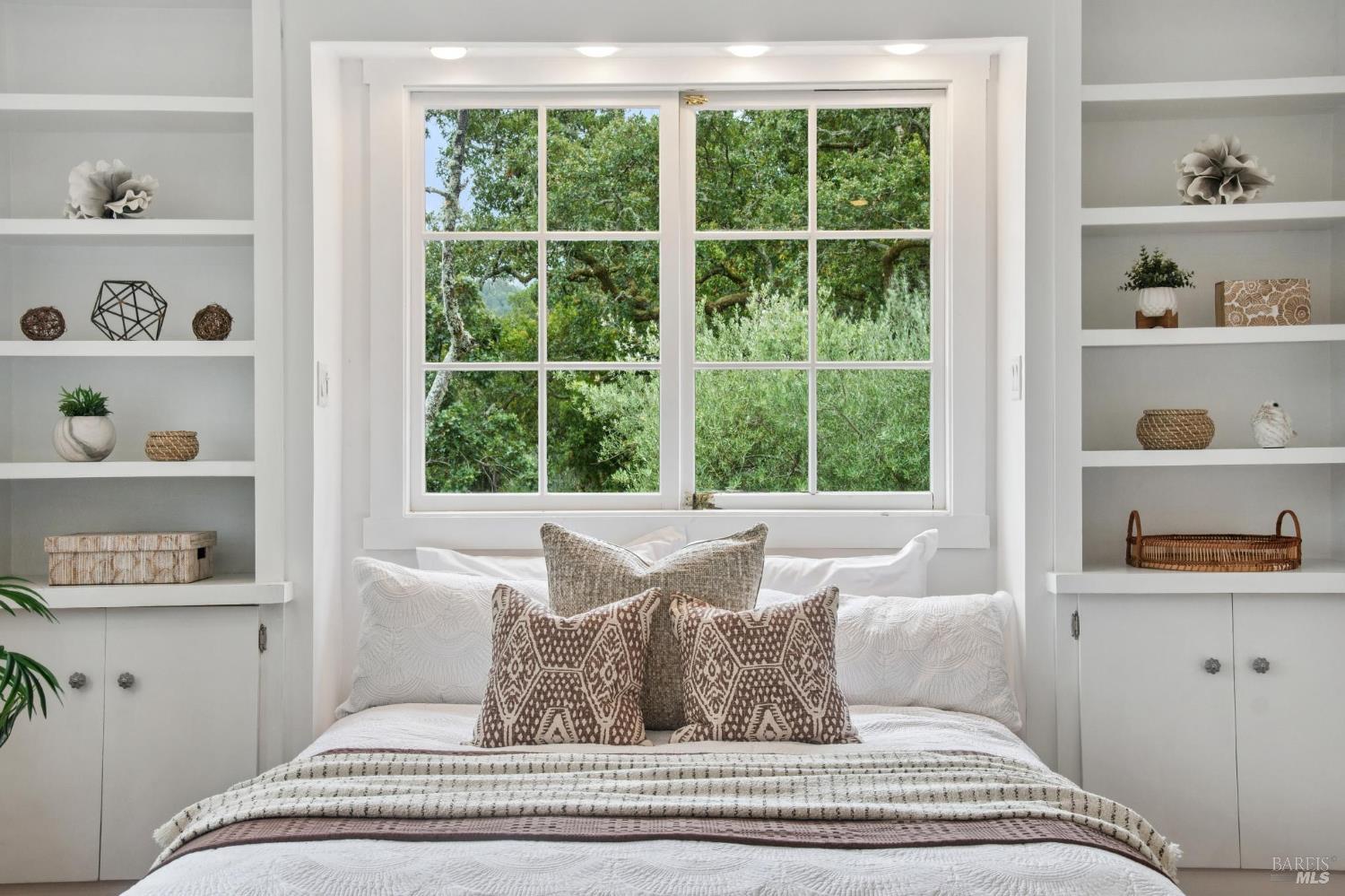 Detail Gallery Image 38 of 78 For 125 Oak Ave, San Anselmo,  CA 94960 - 5 Beds | 2/1 Baths
