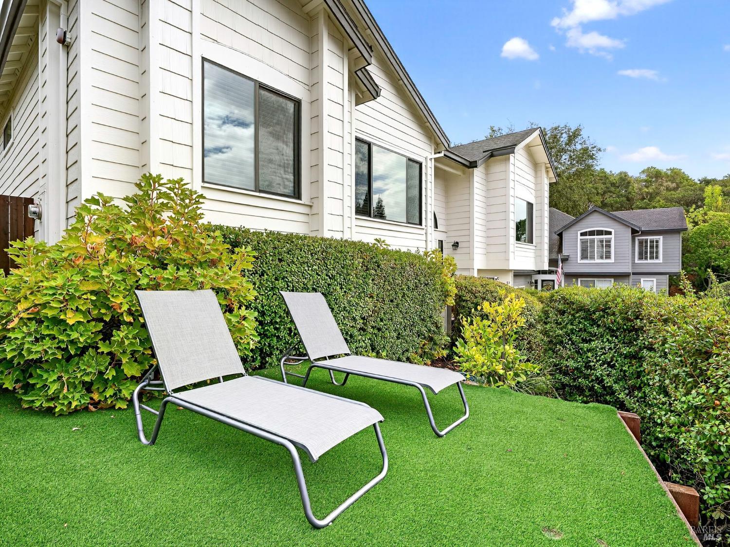 Detail Gallery Image 5 of 38 For 143 Village Oaks Ct, Healdsburg,  CA 95448 - 3 Beds | 2 Baths
