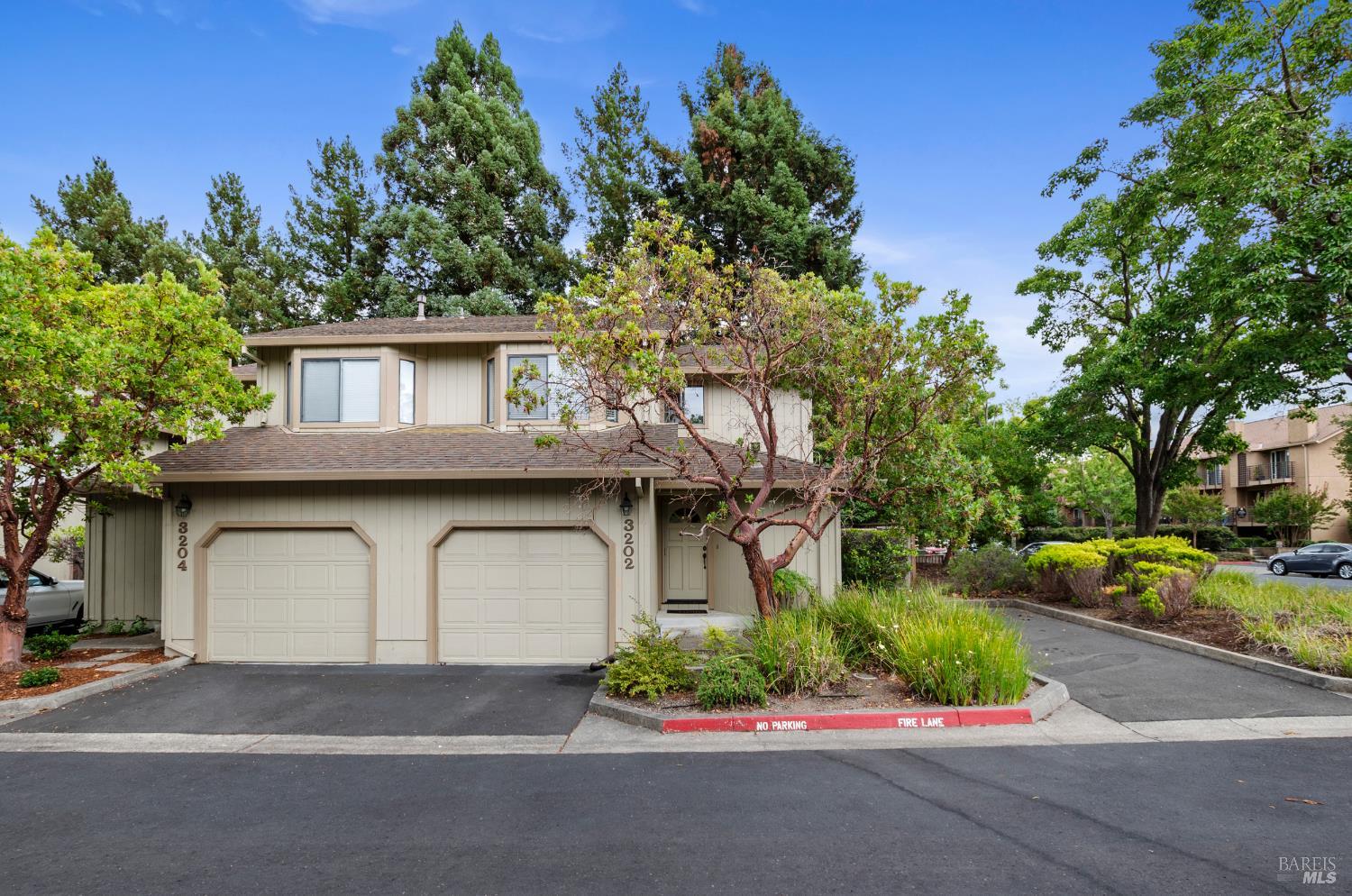 Detail Gallery Image 2 of 33 For 3202 Villa Ln, Napa,  CA 94558 - 2 Beds | 2/1 Baths