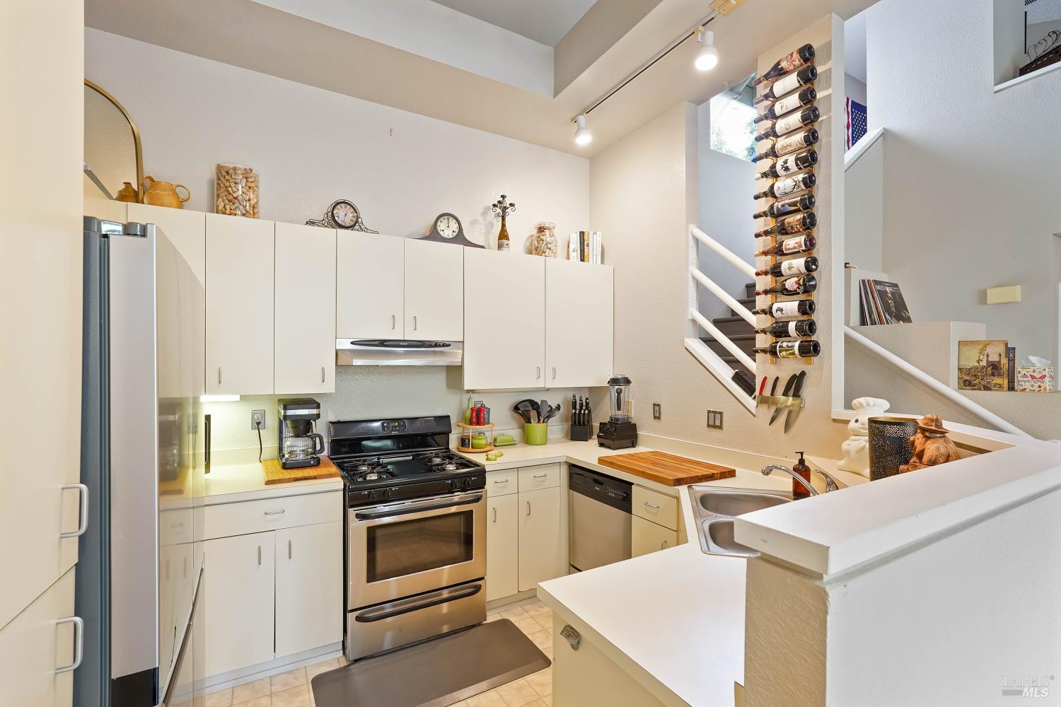 Detail Gallery Image 11 of 41 For 416 Lighthouse Ct, Hercules,  CA 94547 - 2 Beds | 2 Baths