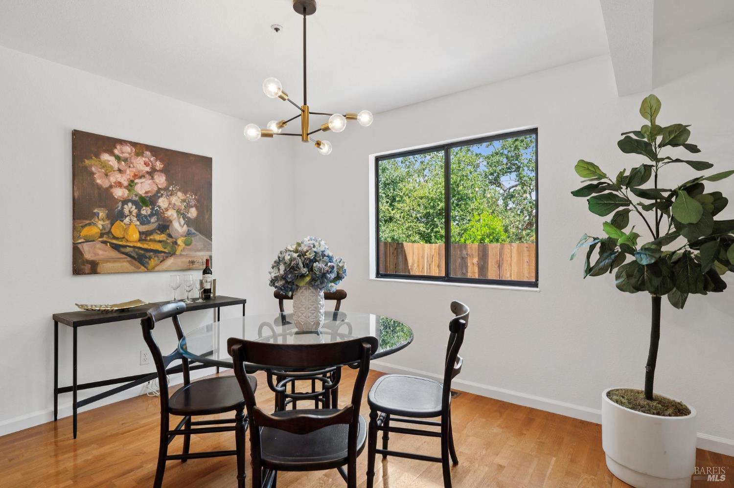 Detail Gallery Image 9 of 29 For 5 Briarwood Ct, Novato,  CA 94947 - 3 Beds | 2/1 Baths