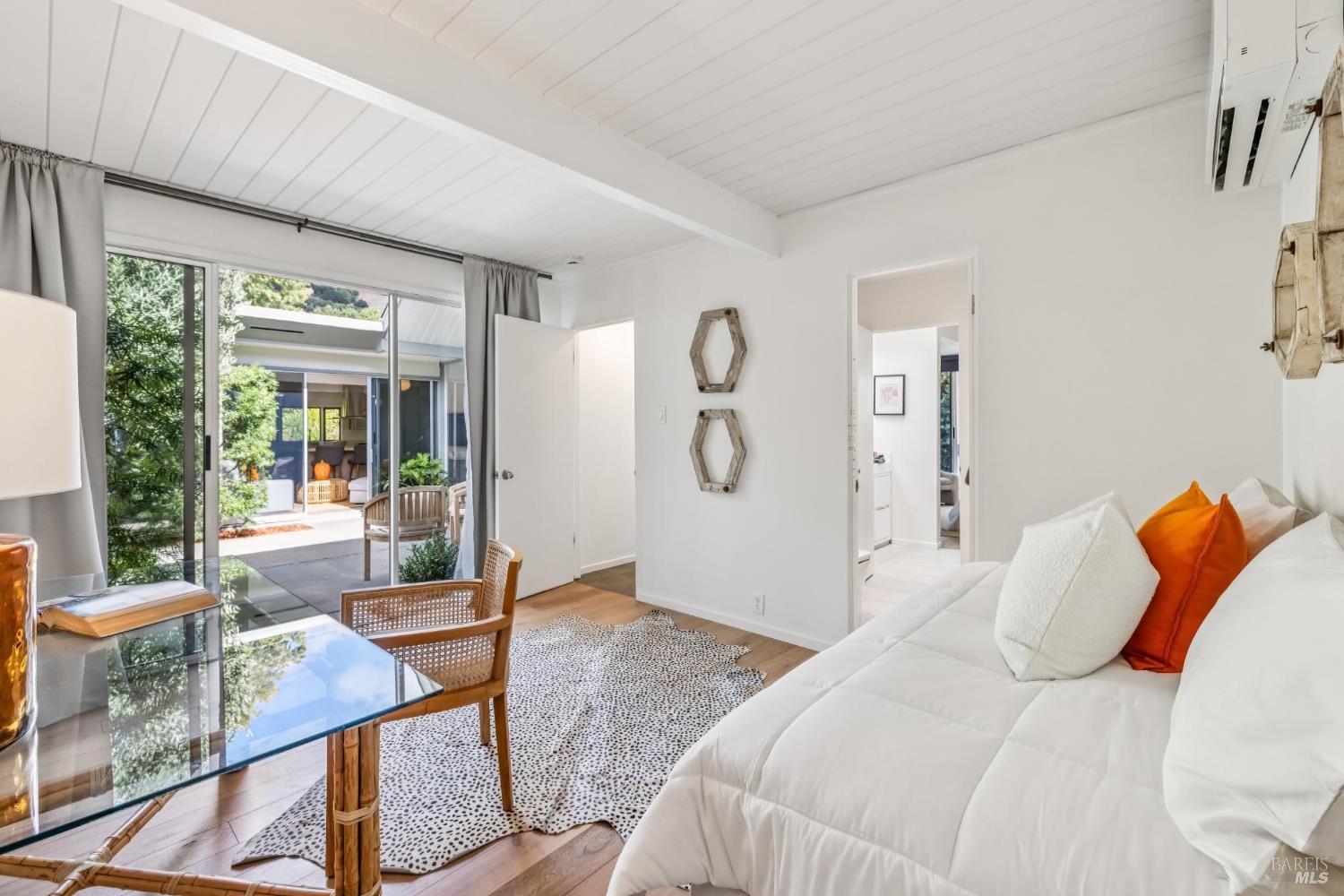 Detail Gallery Image 33 of 61 For 100 Mount Lyell Dr, San Rafael,  CA 94903 - 5 Beds | 2 Baths