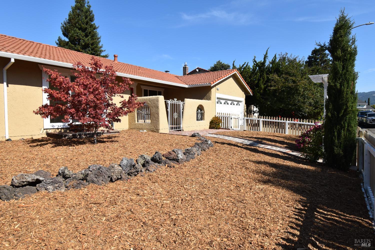 Detail Gallery Image 6 of 30 For 6061 Della Ct, Rohnert Park,  CA 94928 - 3 Beds | 2 Baths