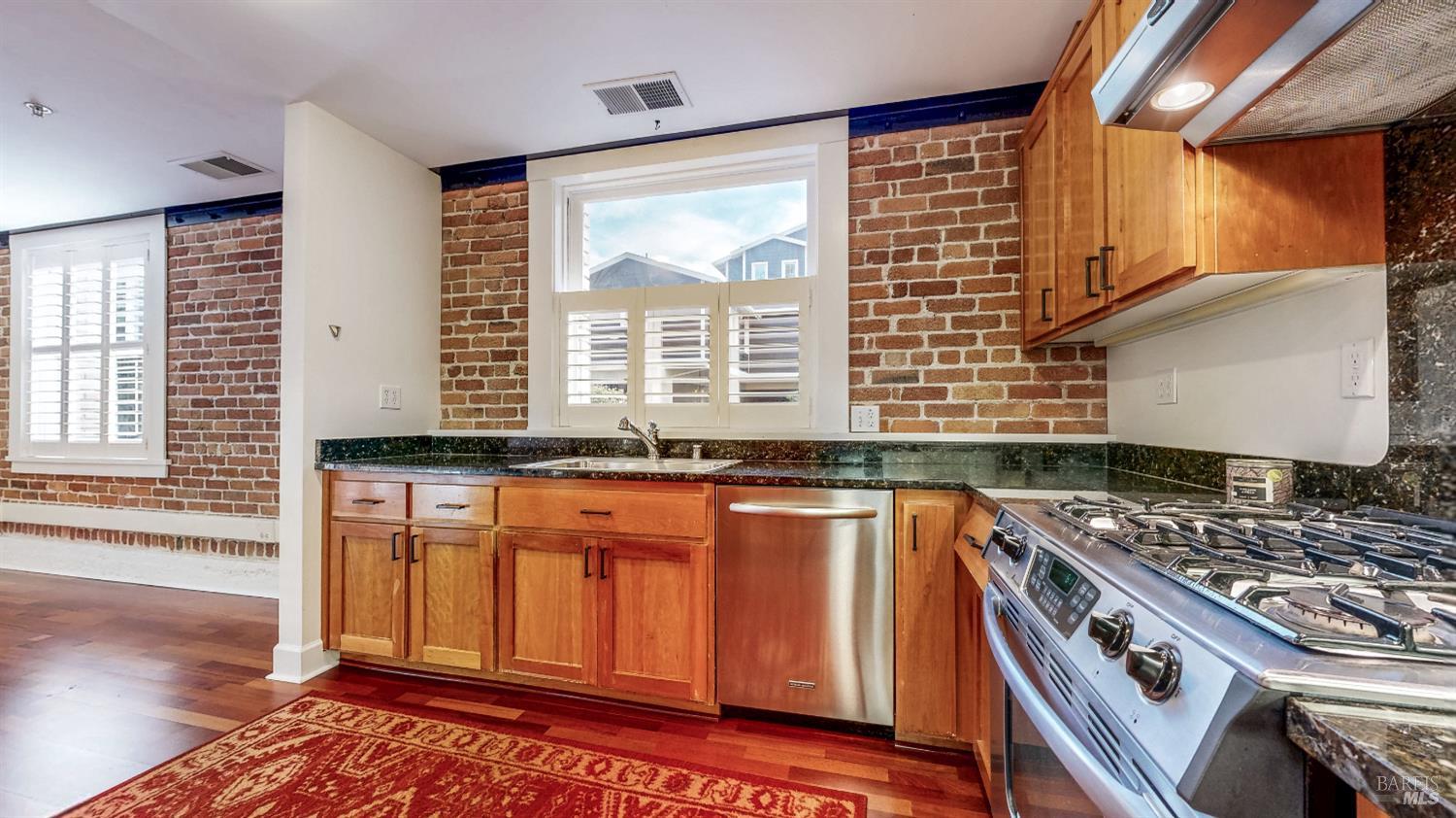 Detail Gallery Image 14 of 52 For 331 Keller St #11,  Petaluma,  CA 94952 - 2 Beds | 2/1 Baths