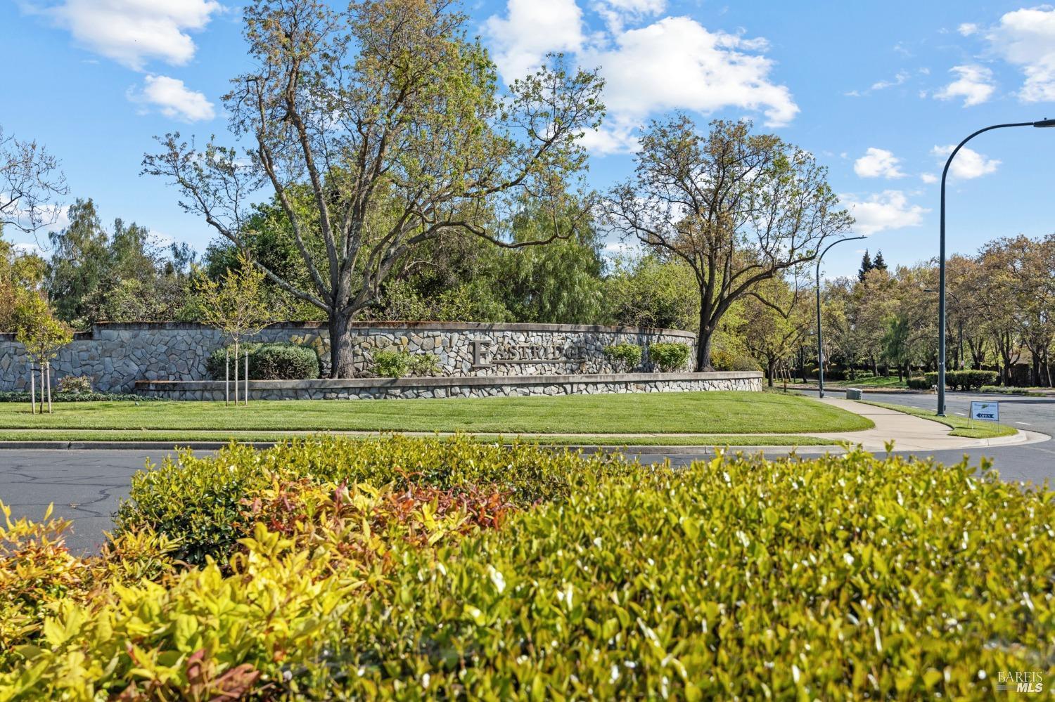 Detail Gallery Image 3 of 19 For 746 Bridle Ridge Ct, Fairfield,  CA 94534 - – Beds | – Baths