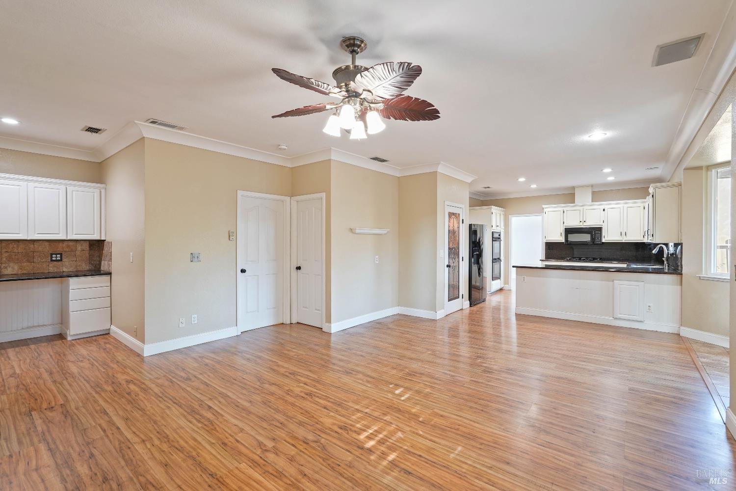Detail Gallery Image 24 of 59 For 606 Roscommon Pl, Vacaville,  CA 95688 - 3 Beds | 2/1 Baths
