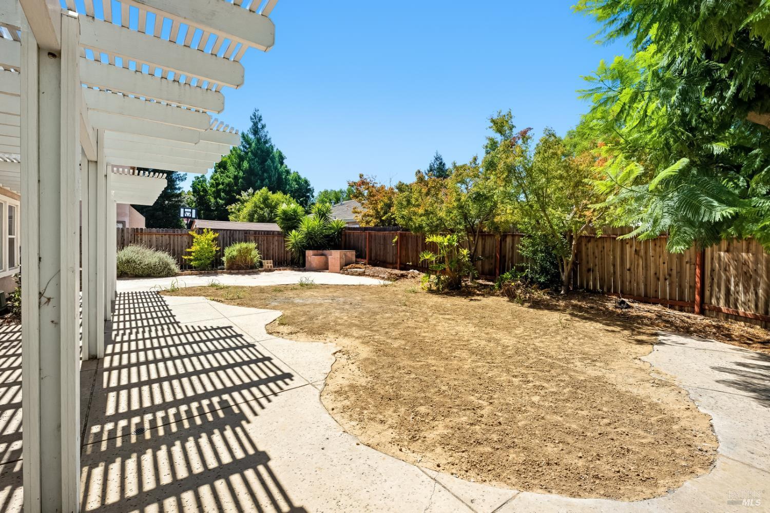 Detail Gallery Image 43 of 52 For 1012 Hickock Dr, Vacaville,  CA 95687 - 4 Beds | 3 Baths
