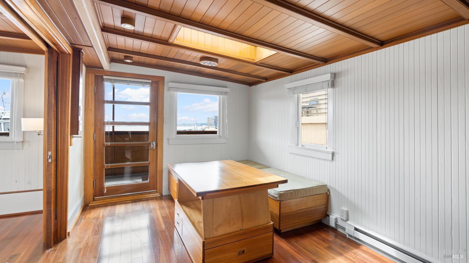 Detail Gallery Image 9 of 24 For 21 Main St #F,  Belvedere,  CA 94920 - 2 Beds | 1 Baths