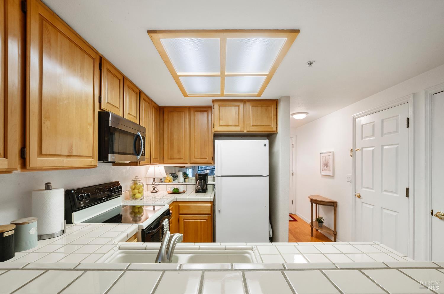 Detail Gallery Image 6 of 33 For 3202 Villa Ln, Napa,  CA 94558 - 2 Beds | 2/1 Baths