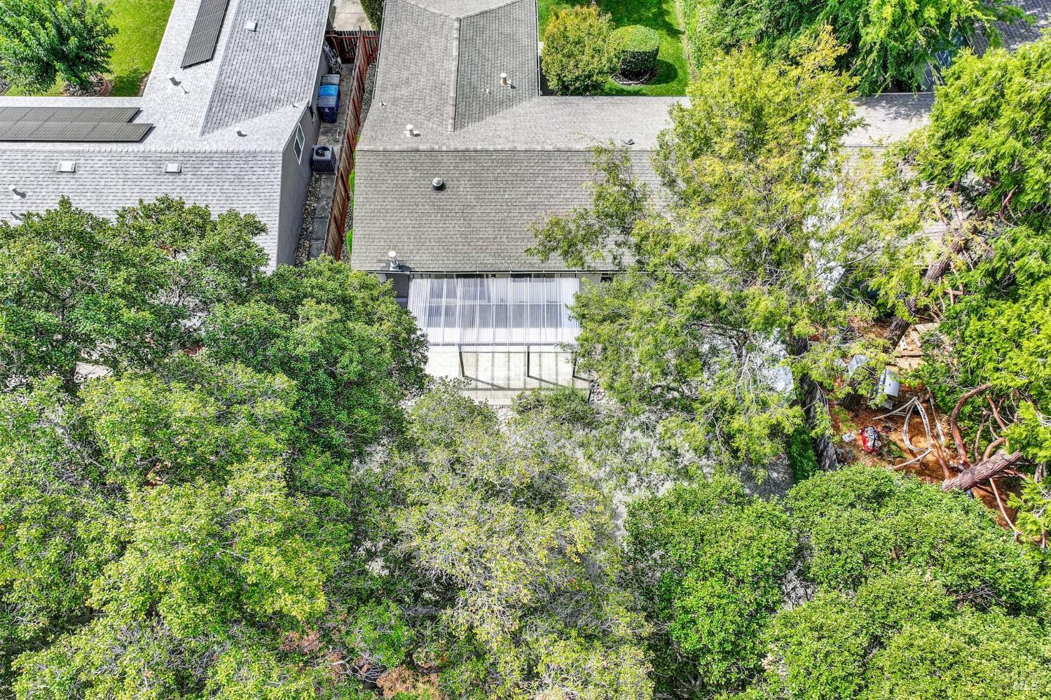 Detail Gallery Image 31 of 41 For 1121 Creekside Dr, Vacaville,  CA 95687 - 3 Beds | 2 Baths