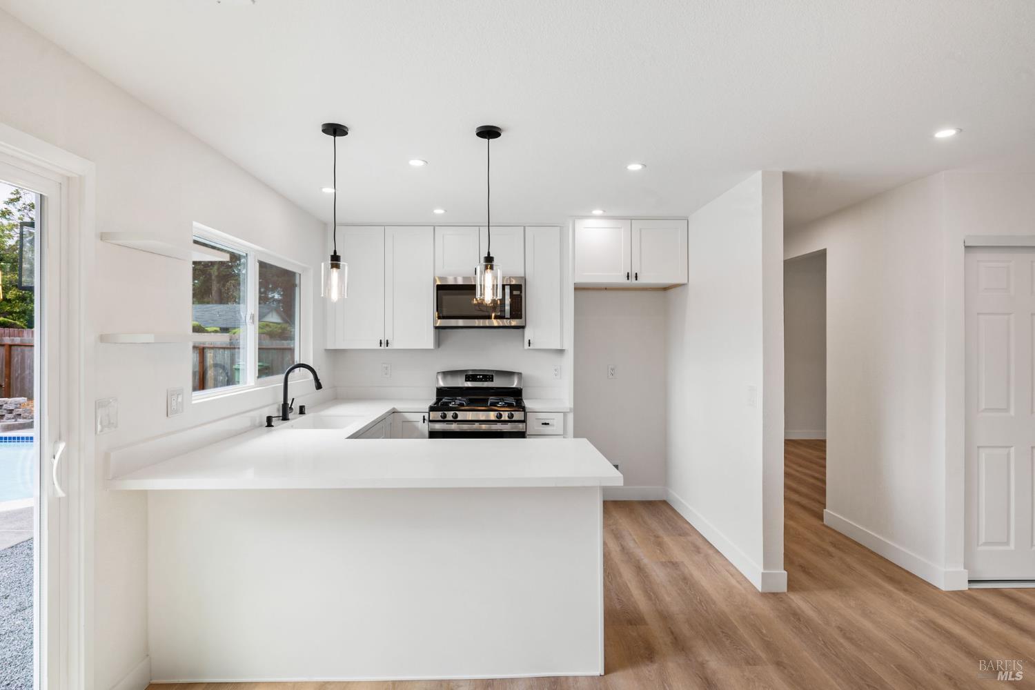 Detail Gallery Image 24 of 55 For 7402 Circle Dr, Rohnert Park,  CA 94928 - 3 Beds | 2 Baths