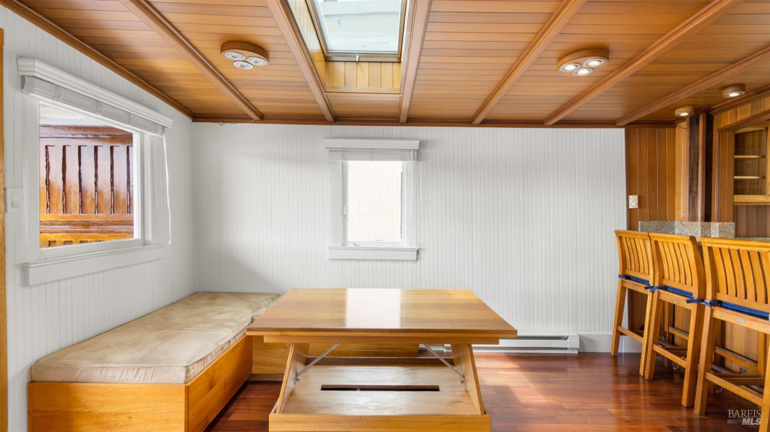Detail Gallery Image 10 of 24 For 21 Main St #F,  Belvedere,  CA 94920 - 2 Beds | 1 Baths