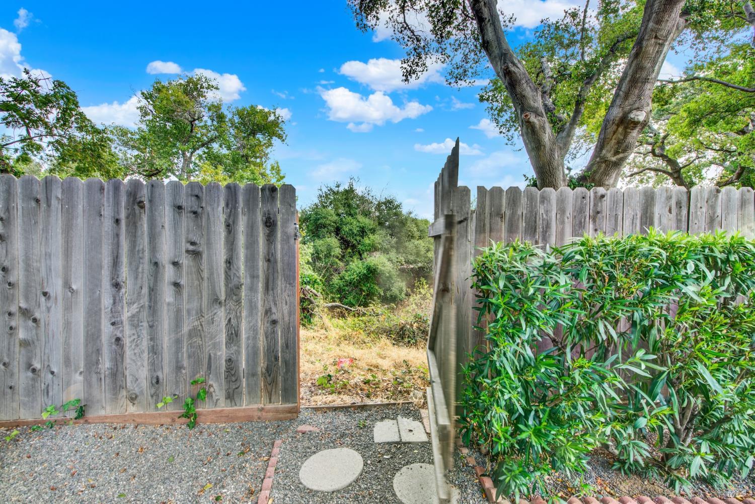 Detail Gallery Image 38 of 41 For 1121 Creekside Dr, Vacaville,  CA 95687 - 3 Beds | 2 Baths