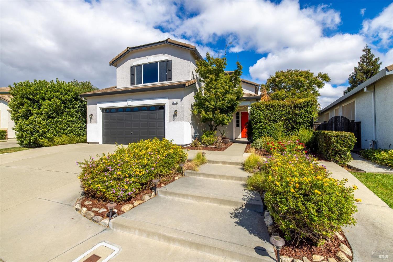 Detail Gallery Image 2 of 49 For 925 Cloverbrook Cir, Vacaville,  CA 95687 - 4 Beds | 3 Baths