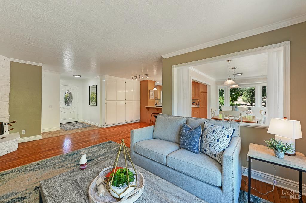 Detail Gallery Image 7 of 43 For 712 Bloomfield Rd, Sebastopol,  CA 95472 - 3 Beds | 3 Baths