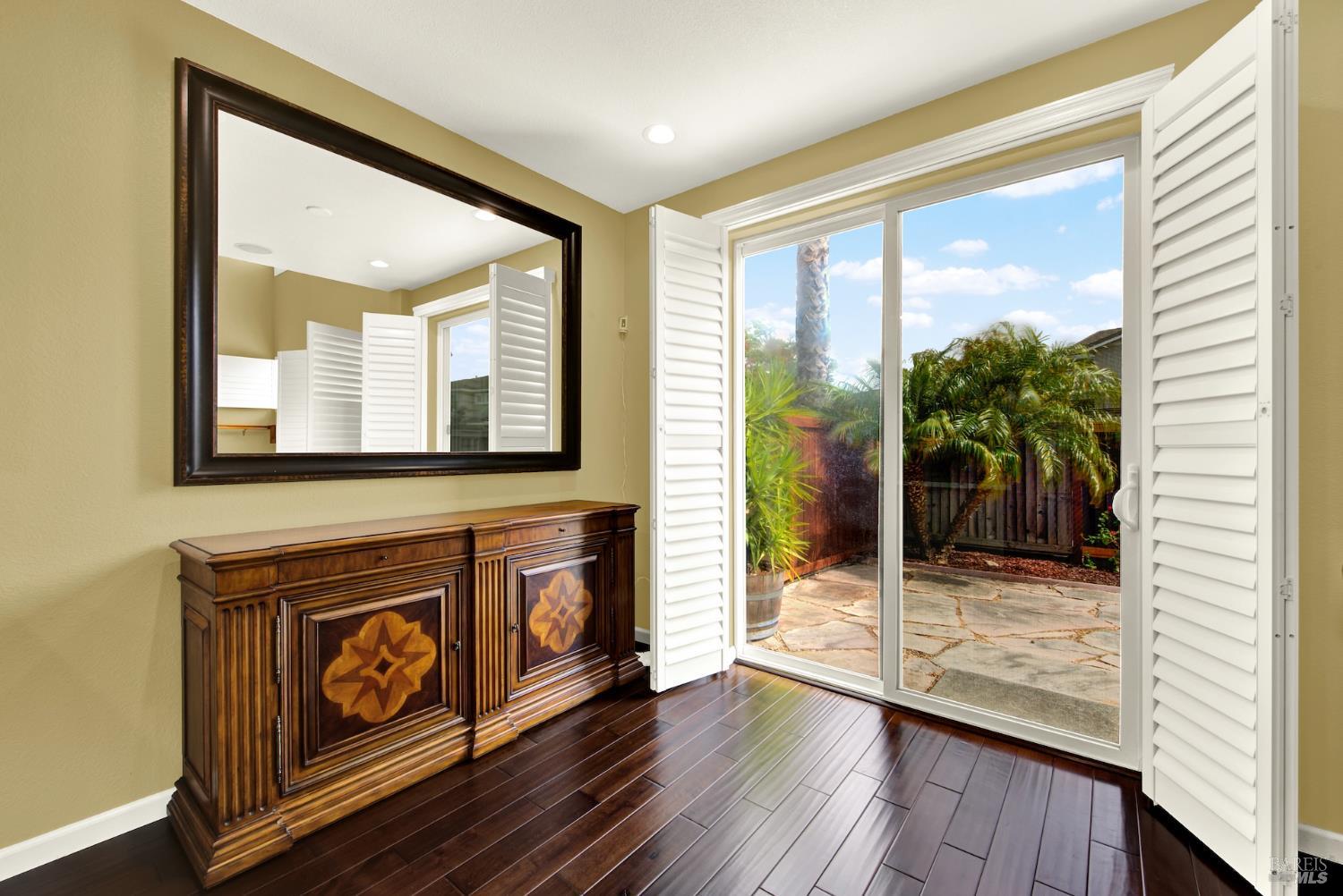 Detail Gallery Image 12 of 56 For 5051 Lakeshore Dr, Fairfield,  CA 94534 - 3 Beds | 2/1 Baths