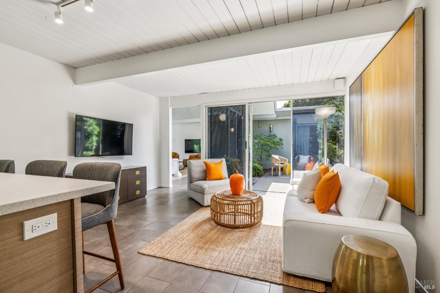 Detail Gallery Image 25 of 61 For 100 Mount Lyell Dr, San Rafael,  CA 94903 - 5 Beds | 2 Baths