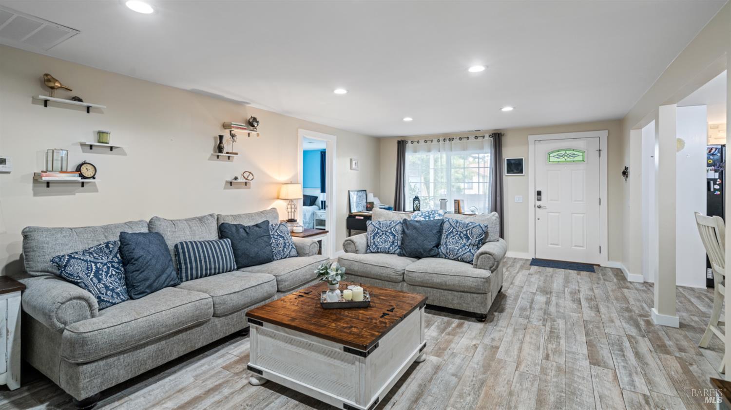 Detail Gallery Image 7 of 26 For 8602 Alden Ln, Windsor,  CA 95492 - 3 Beds | 2/1 Baths