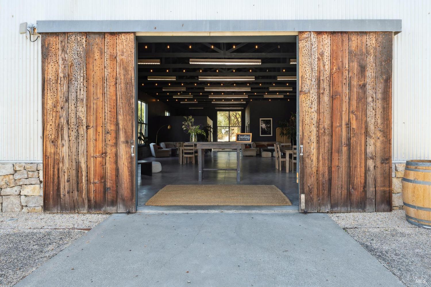 Detail Gallery Image 14 of 57 For 13422 Chalk Hill Rd, Healdsburg,  CA 95448 - 9 Beds | 5 Baths