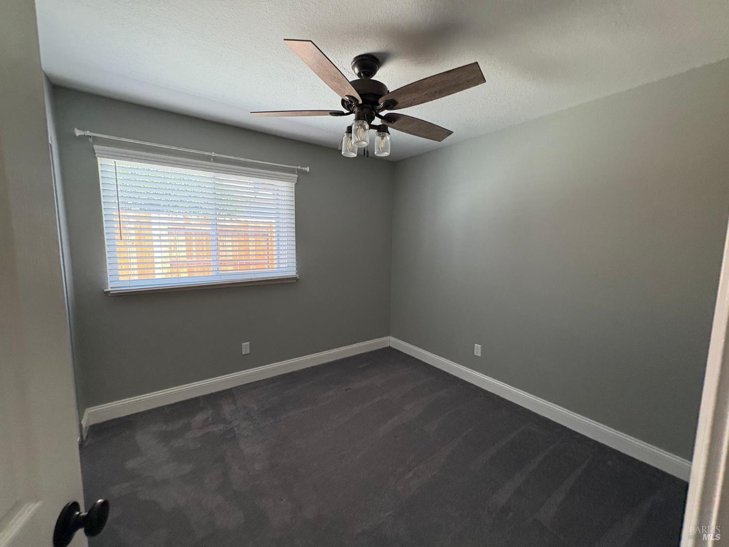 Detail Gallery Image 15 of 23 For 420 Oak Valley Dr, Vacaville,  CA 95687 - 3 Beds | 2 Baths