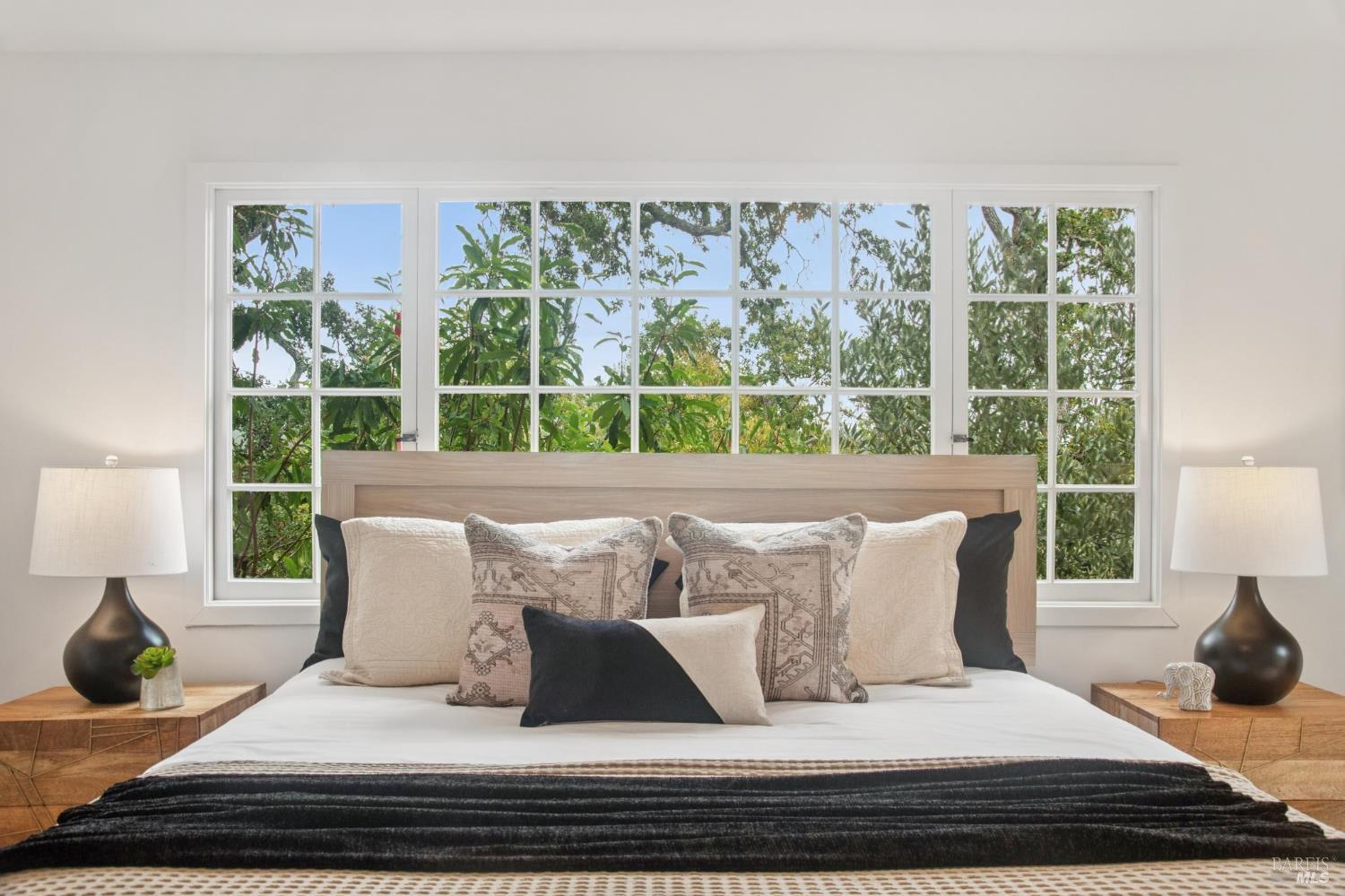 Detail Gallery Image 29 of 78 For 125 Oak Ave, San Anselmo,  CA 94960 - 5 Beds | 2/1 Baths