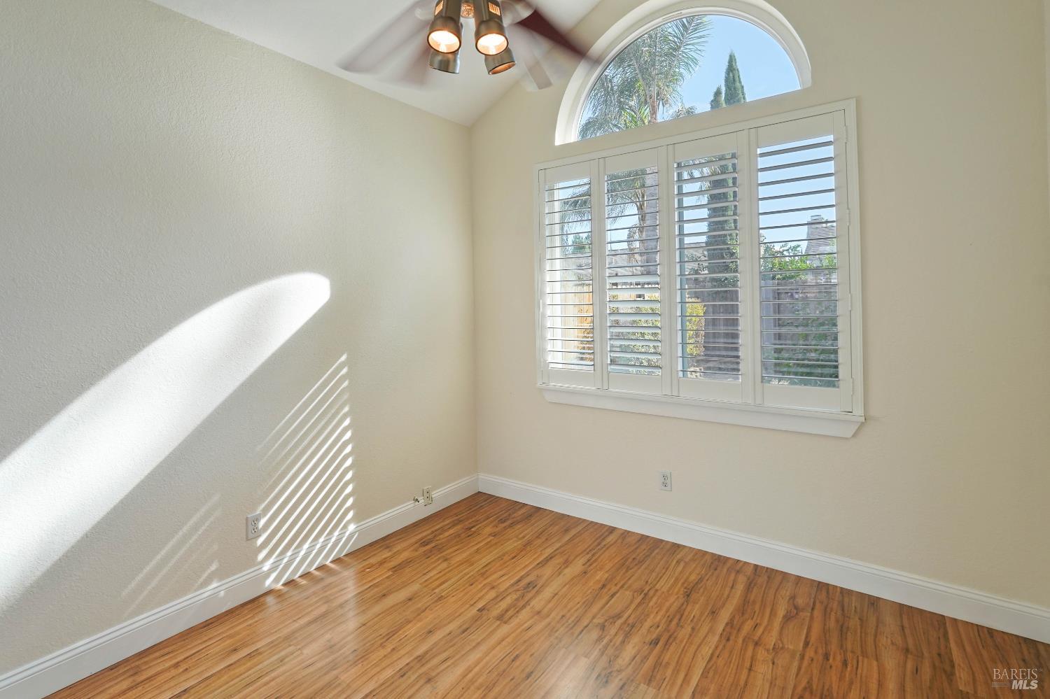 Detail Gallery Image 13 of 59 For 606 Roscommon Pl, Vacaville,  CA 95688 - 3 Beds | 2/1 Baths