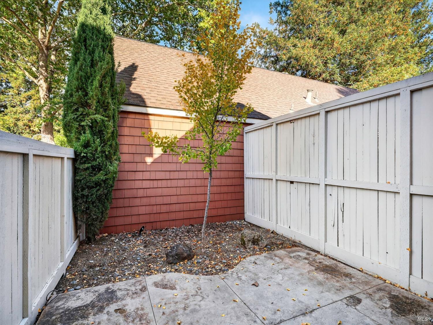 Detail Gallery Image 20 of 33 For 2506 Lakeview Dr, Santa Rosa,  CA 95405 - 3 Beds | 2 Baths