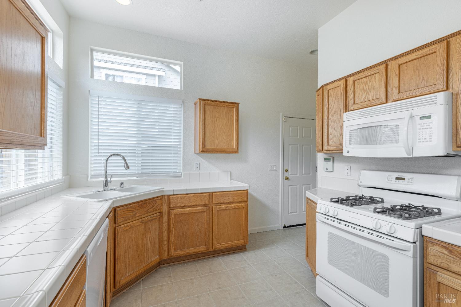 Detail Gallery Image 13 of 32 For 201 Spur Ridge Ln, Healdsburg,  CA 95448 - 3 Beds | 2 Baths