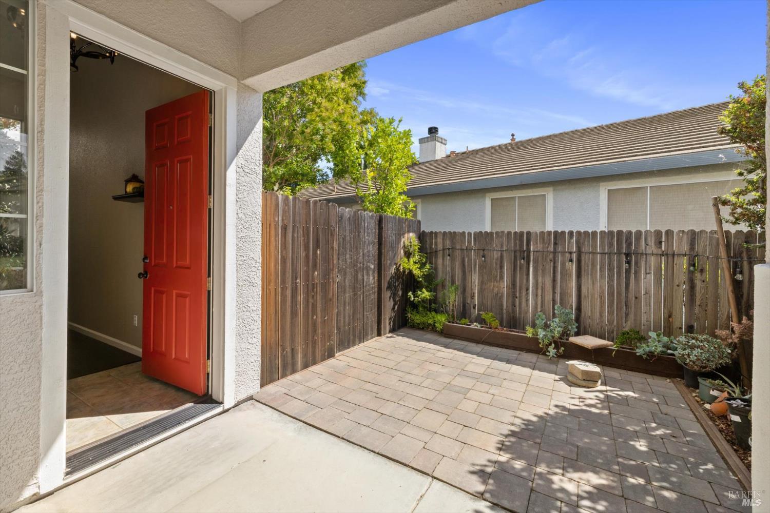 Detail Gallery Image 5 of 49 For 925 Cloverbrook Cir, Vacaville,  CA 95687 - 4 Beds | 3 Baths