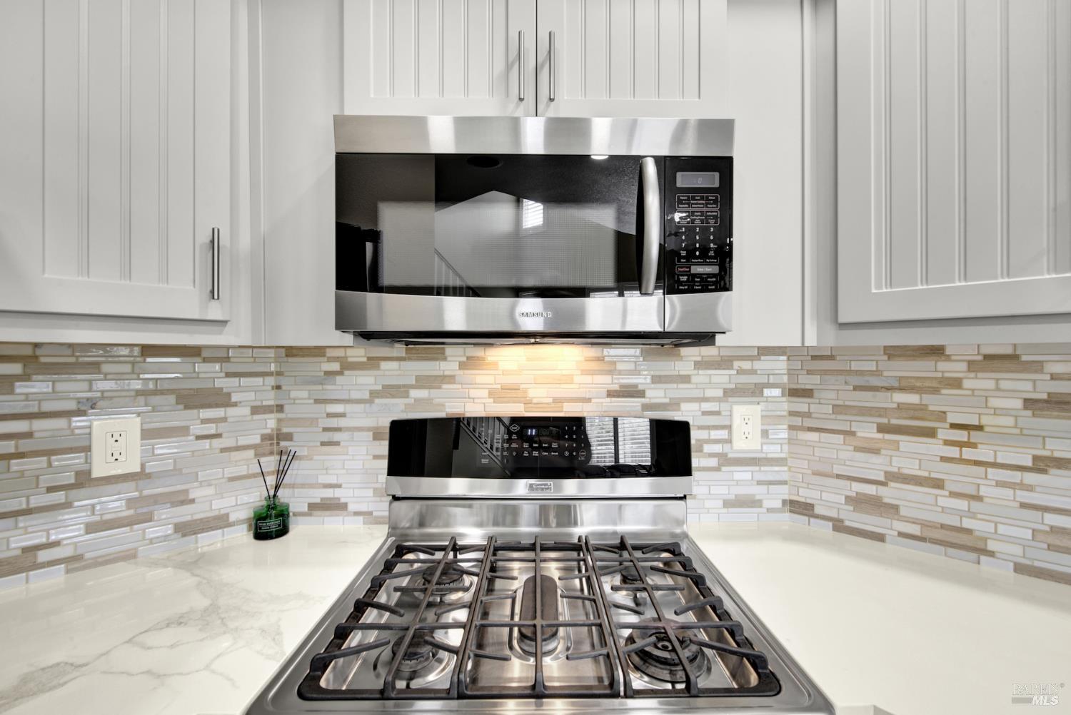 Detail Gallery Image 18 of 56 For 5051 Lakeshore Dr, Fairfield,  CA 94534 - 3 Beds | 2/1 Baths