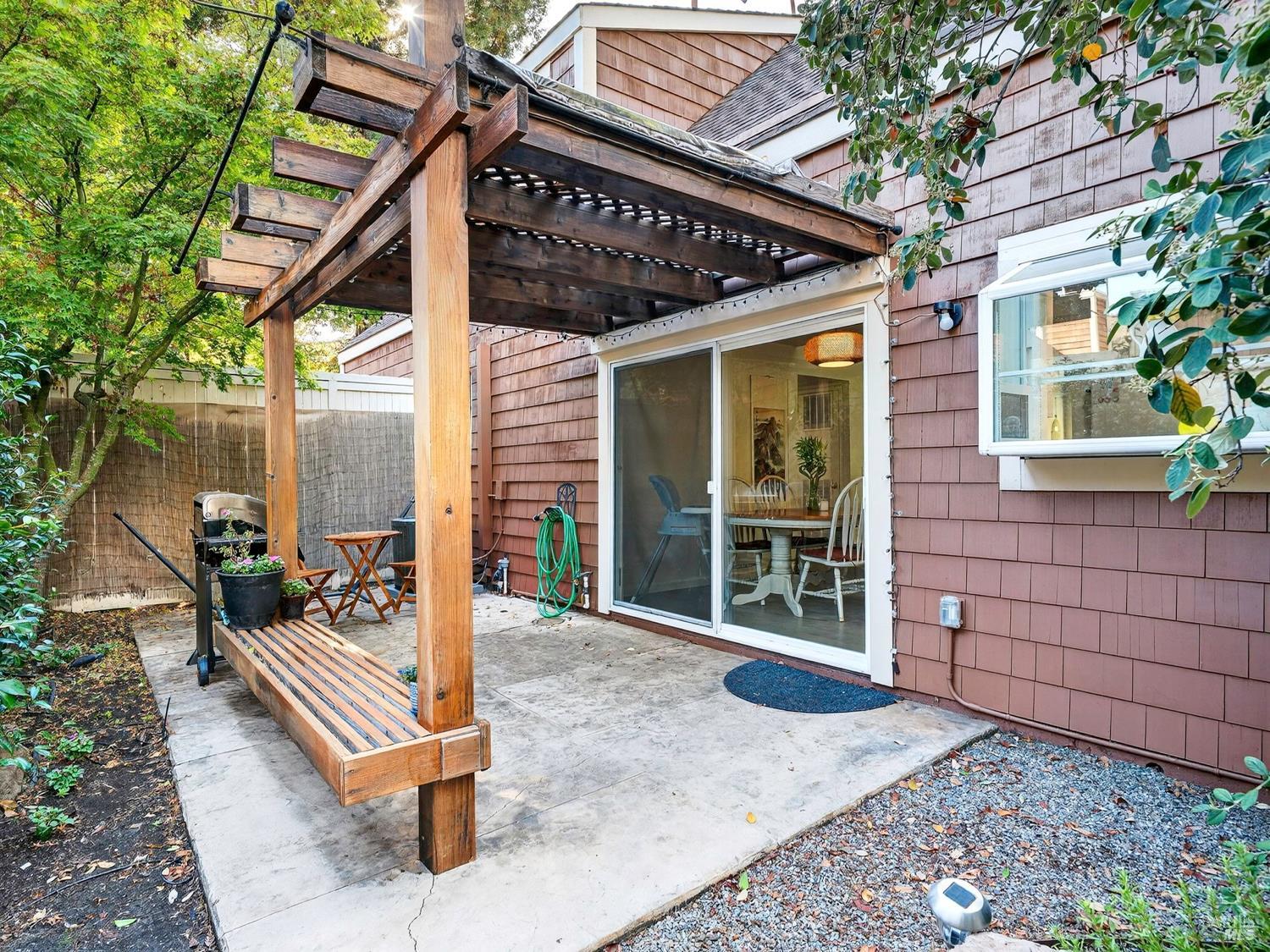 Detail Gallery Image 22 of 33 For 2506 Lakeview Dr, Santa Rosa,  CA 95405 - 3 Beds | 2 Baths