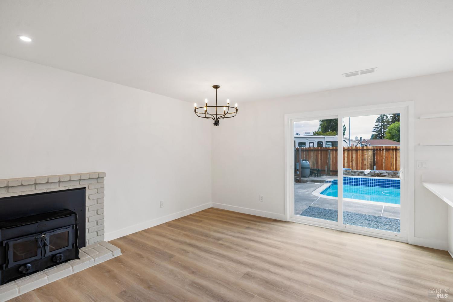 Detail Gallery Image 21 of 55 For 7402 Circle Dr, Rohnert Park,  CA 94928 - 3 Beds | 2 Baths