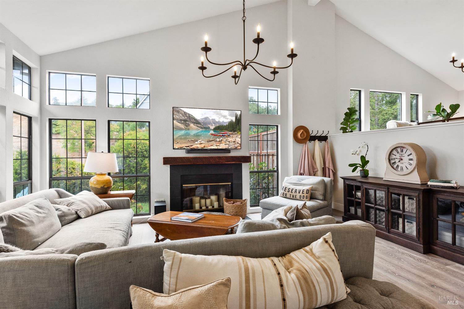 Detail Gallery Image 4 of 35 For 3 Windmill Pl, Novato,  CA 94945 - 4 Beds | 3 Baths