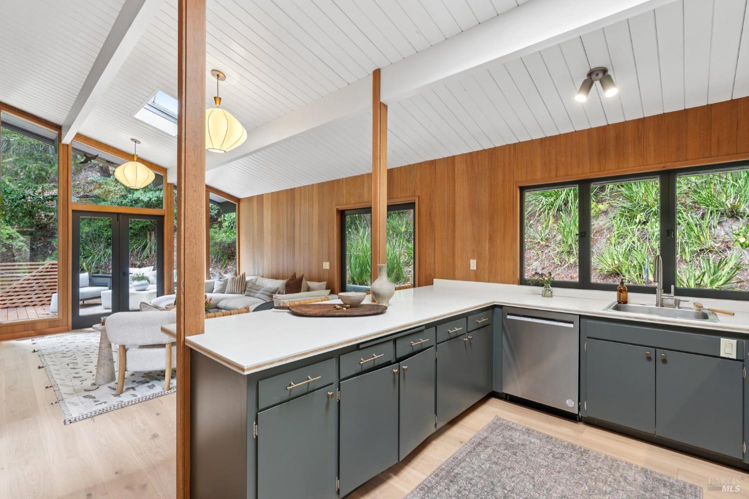 Detail Gallery Image 15 of 37 For 38 Glen Dr, Mill Valley,  CA 94941 - 4 Beds | 2 Baths