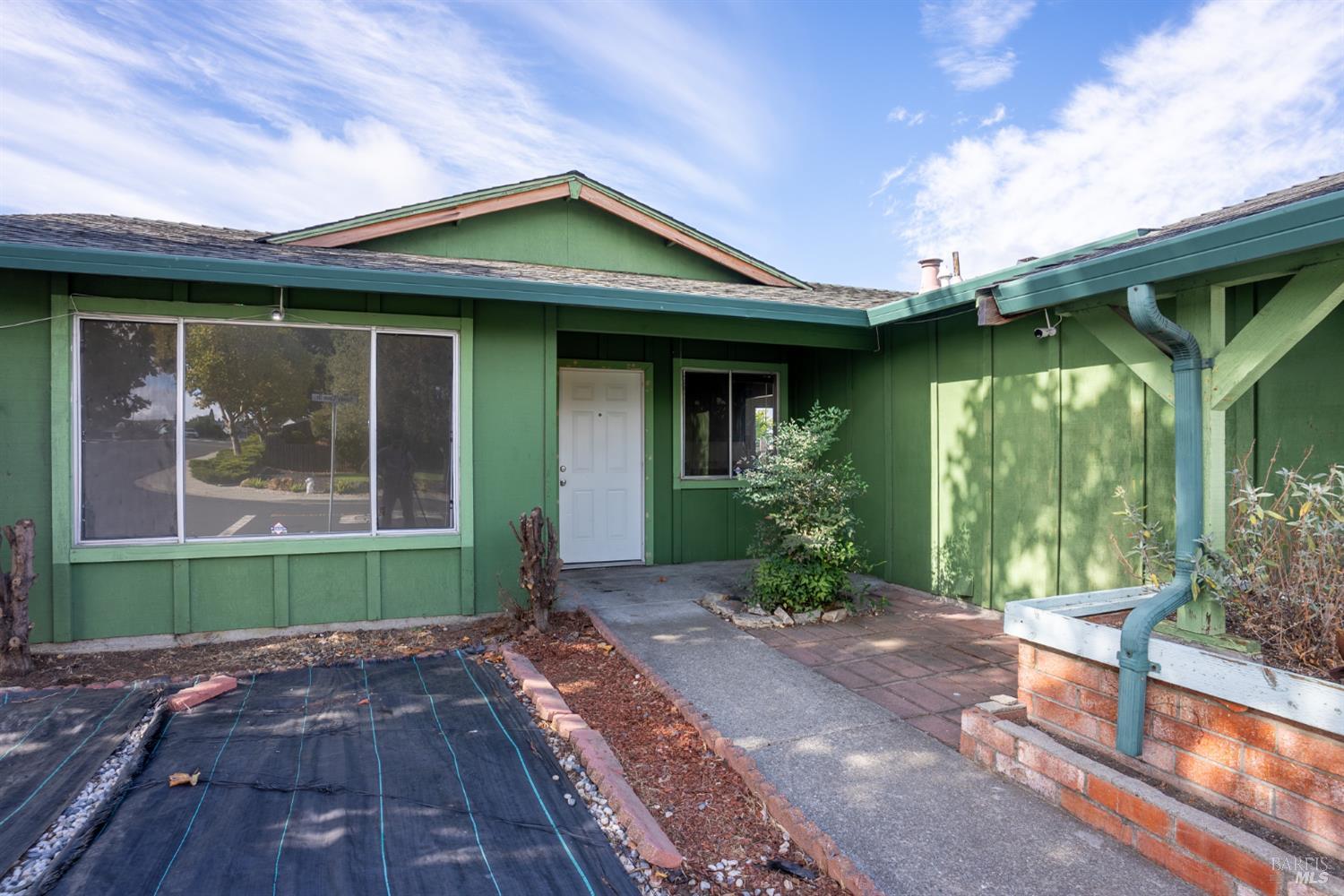 Detail Gallery Image 3 of 34 For 938 Sandy Cove Dr, Rodeo,  CA 94572 - 4 Beds | 2 Baths