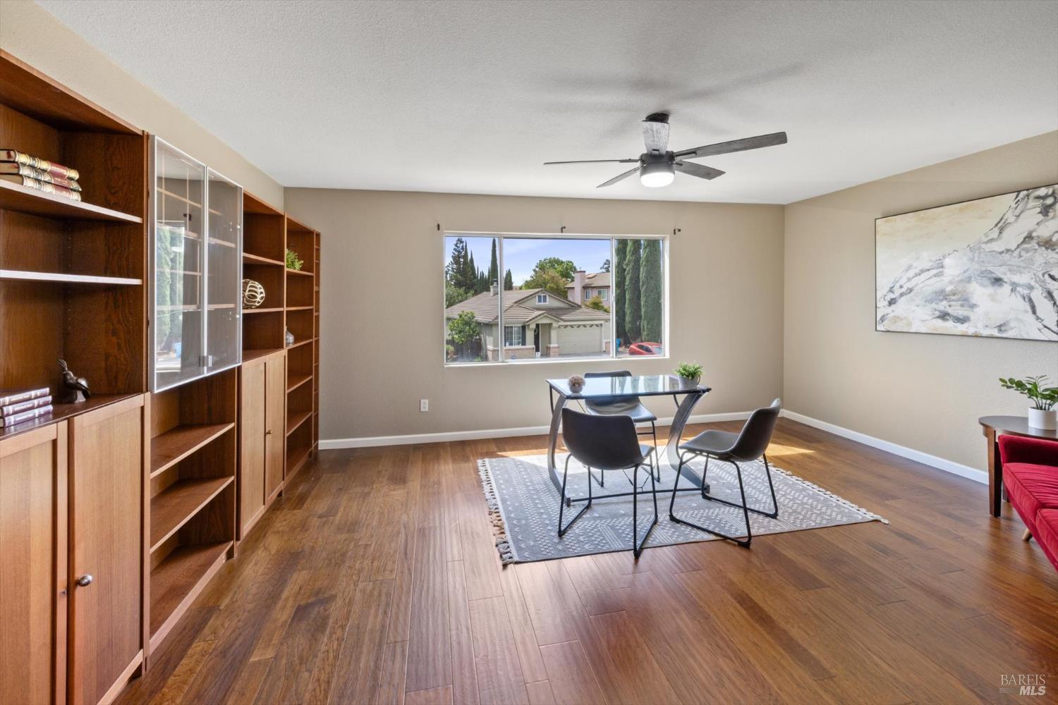 Detail Gallery Image 26 of 49 For 925 Cloverbrook Cir, Vacaville,  CA 95687 - 4 Beds | 3 Baths