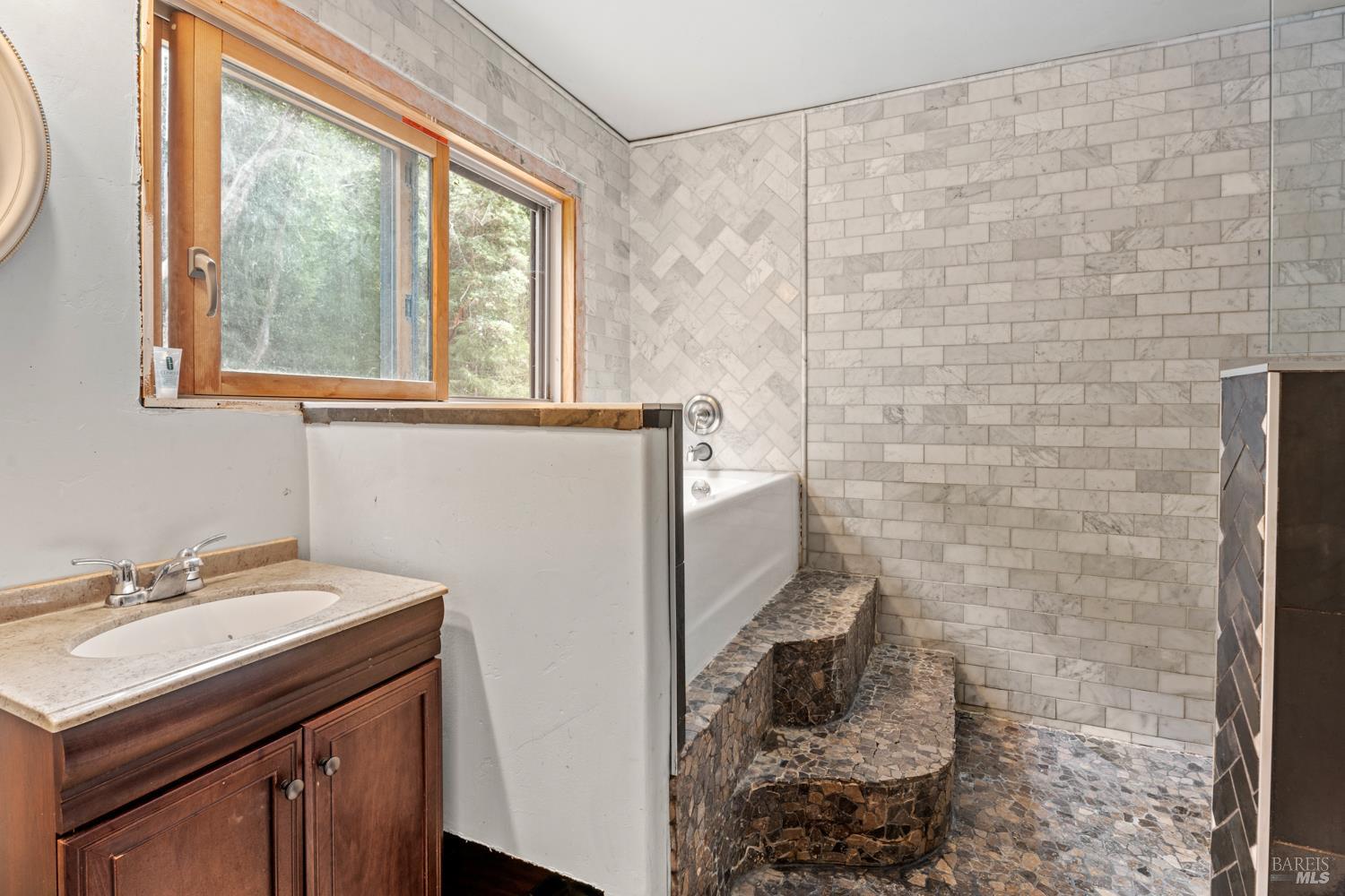 Detail Gallery Image 13 of 23 For 850 Minx Ct, Laytonville,  CA 95454 - 3 Beds | 2 Baths