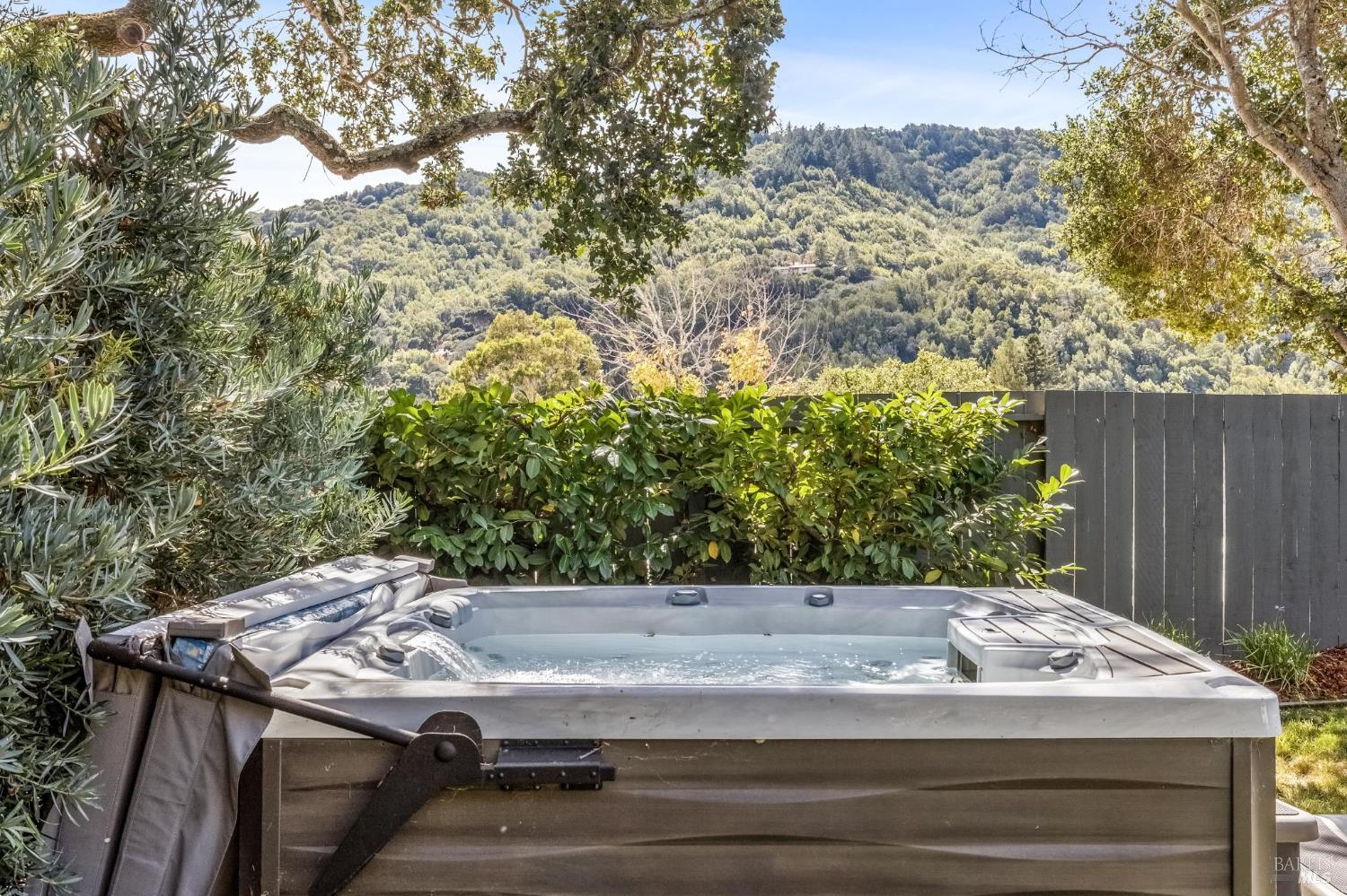 Detail Gallery Image 46 of 61 For 100 Mount Lyell Dr, San Rafael,  CA 94903 - 5 Beds | 2 Baths