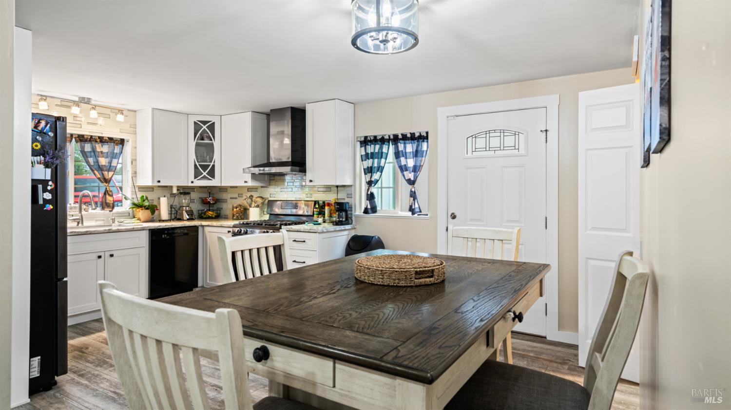 Detail Gallery Image 8 of 26 For 8602 Alden Ln, Windsor,  CA 95492 - 3 Beds | 2/1 Baths