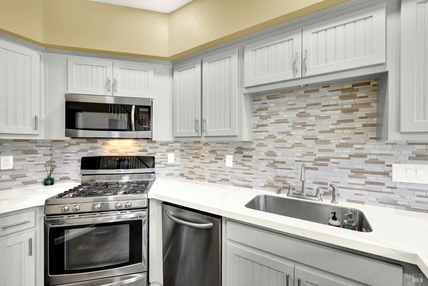 Detail Gallery Image 22 of 56 For 5051 Lakeshore Dr, Fairfield,  CA 94534 - 3 Beds | 2/1 Baths