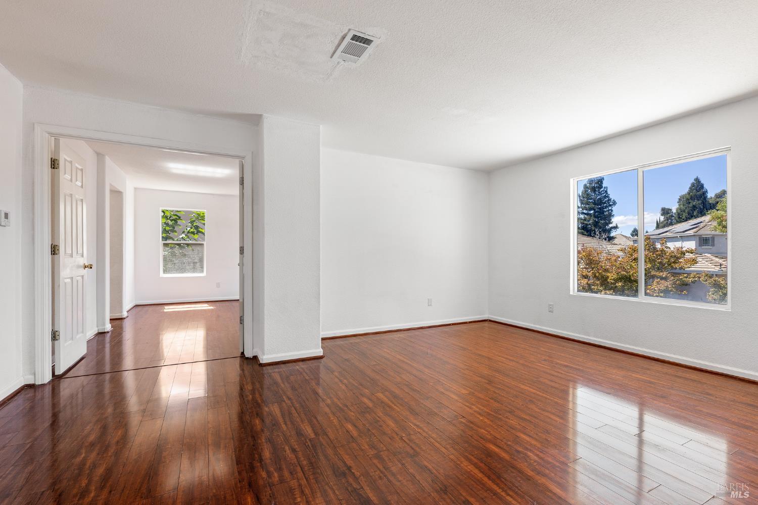 Detail Gallery Image 23 of 52 For 1012 Hickock Dr, Vacaville,  CA 95687 - 4 Beds | 3 Baths