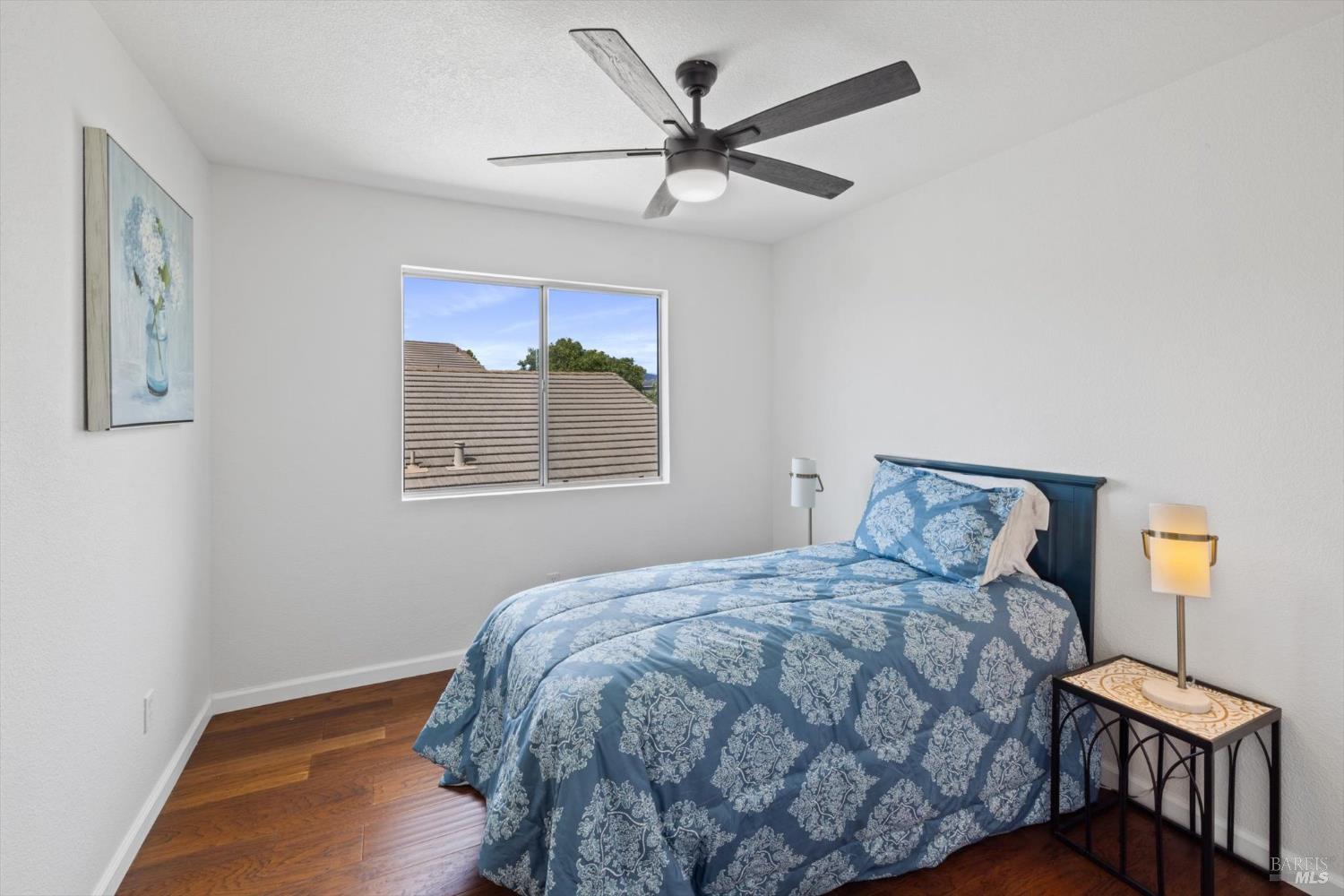 Detail Gallery Image 31 of 49 For 925 Cloverbrook Cir, Vacaville,  CA 95687 - 4 Beds | 3 Baths