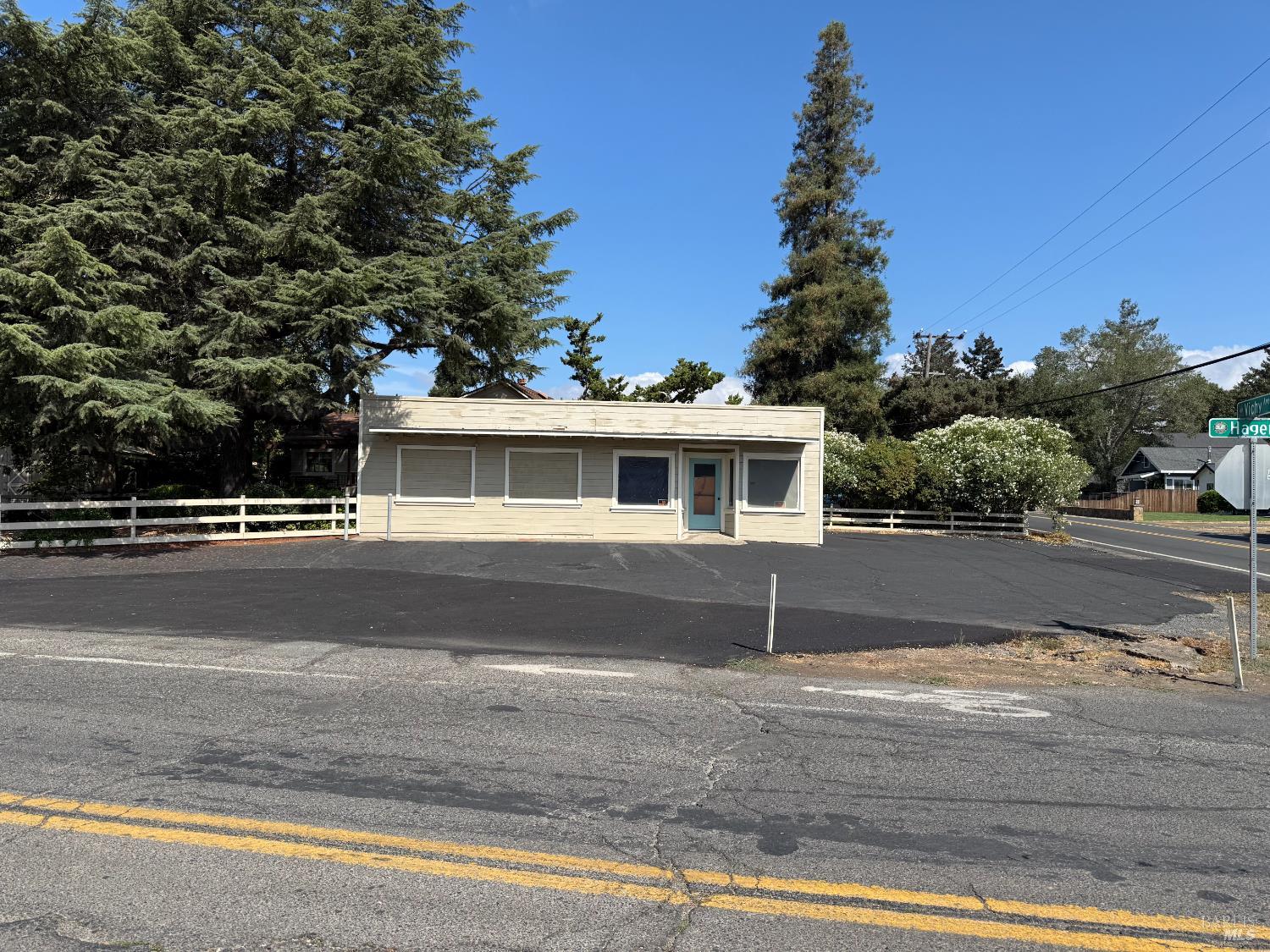 Detail Gallery Image 7 of 52 For 2060 Hagen Rd, Napa,  CA 94558 - 3 Beds | 2 Baths