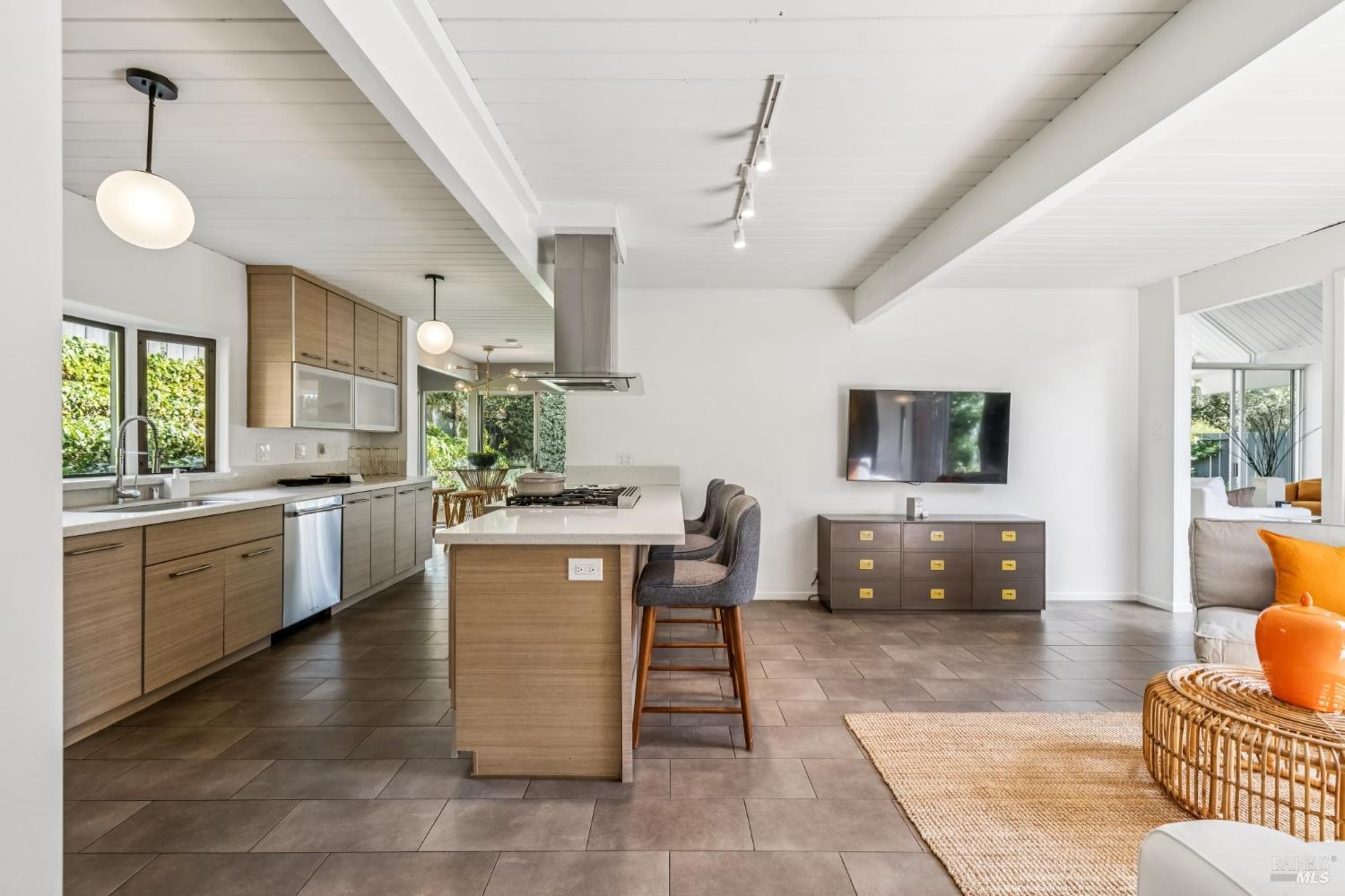 Detail Gallery Image 26 of 61 For 100 Mount Lyell Dr, San Rafael,  CA 94903 - 5 Beds | 2 Baths