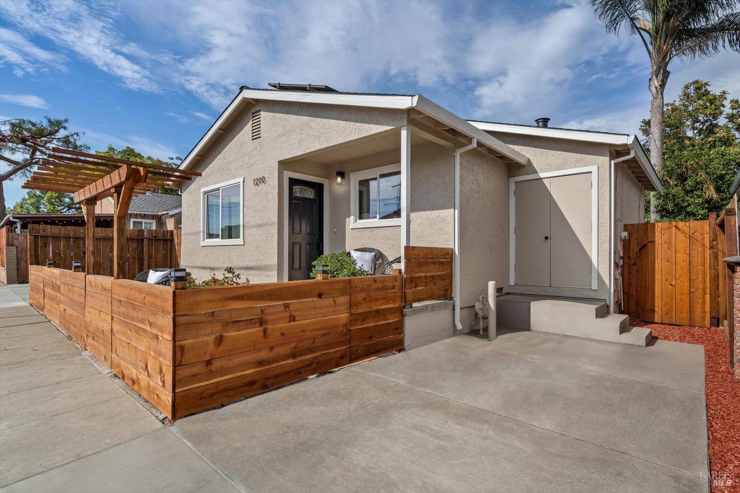 Detail Gallery Image 4 of 28 For 1210 Mastic St, San Jose,  CA 95110 - 2 Beds | 1 Baths