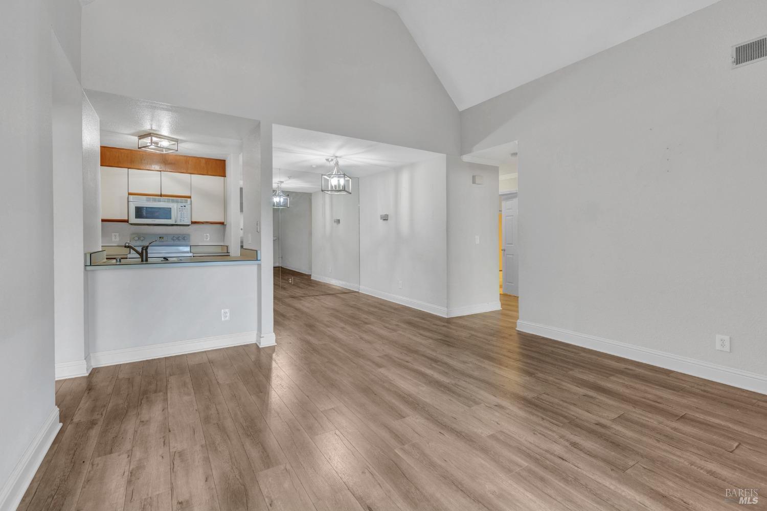 Detail Gallery Image 15 of 51 For 3183 Wayside Plz #319,  Walnut Creek,  CA 94597 - 2 Beds | 2 Baths
