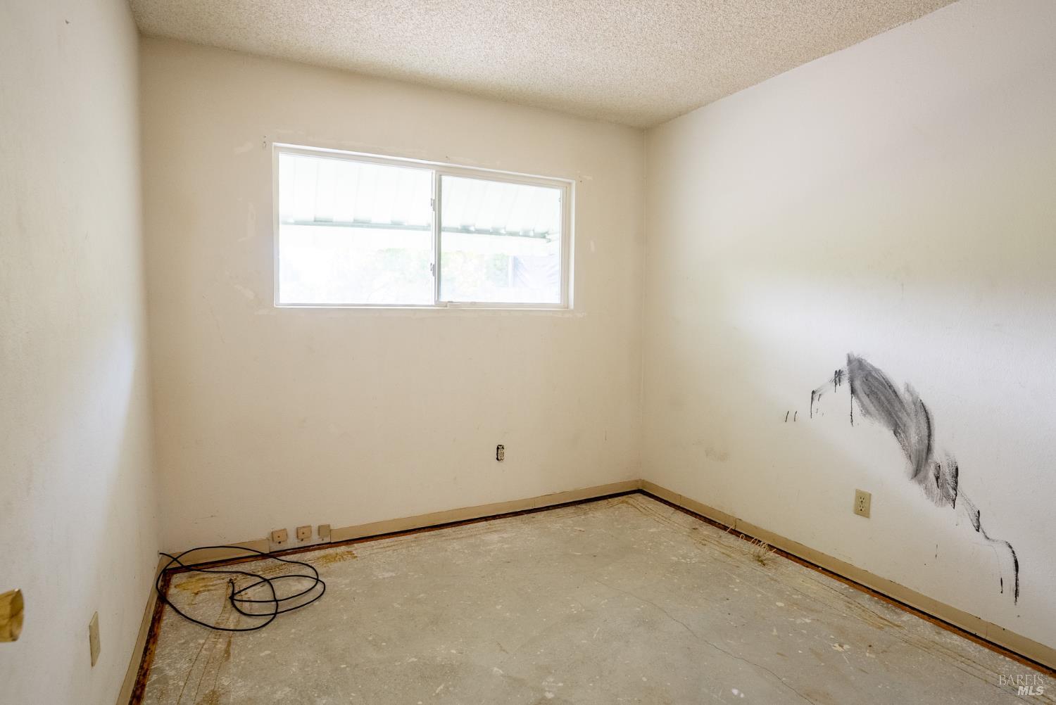 Detail Gallery Image 10 of 34 For 938 Sandy Cove Dr, Rodeo,  CA 94572 - 4 Beds | 2 Baths