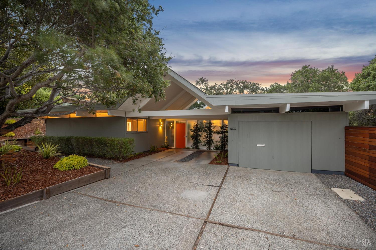 Detail Gallery Image 50 of 61 For 100 Mount Lyell Dr, San Rafael,  CA 94903 - 5 Beds | 2 Baths