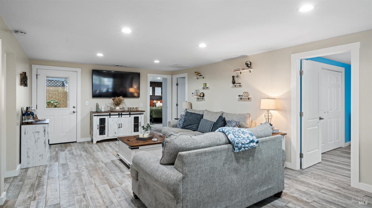 Detail Gallery Image 5 of 26 For 8602 Alden Ln, Windsor,  CA 95492 - 3 Beds | 2/1 Baths
